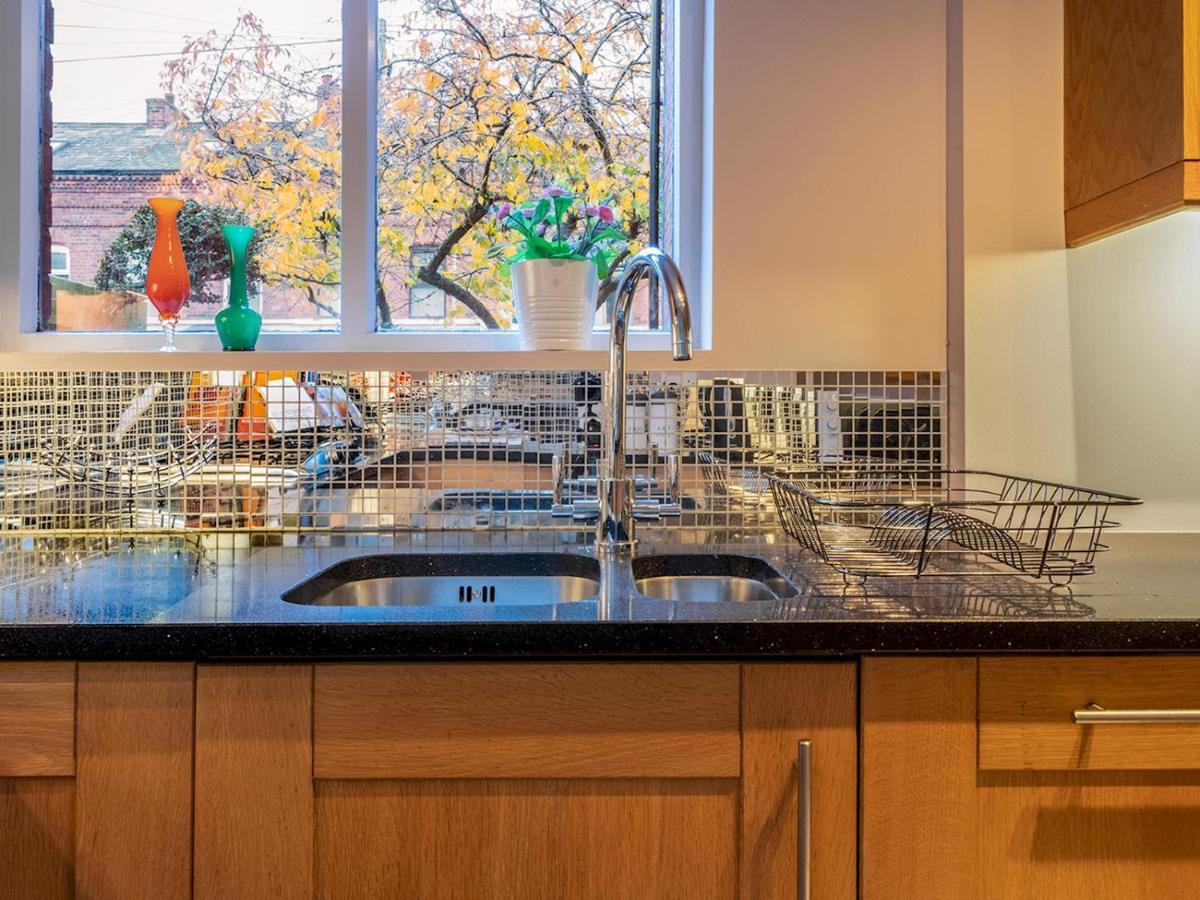 Villa Pass The Keys Colourful, Quirky Artist-Owned 3 Bed Next To Cafes à Belfast Extérieur photo