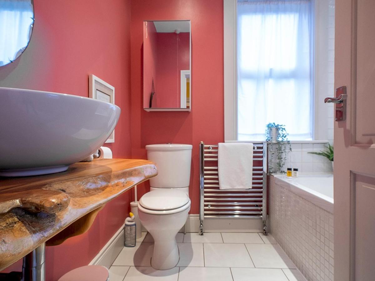 Villa Pass The Keys Colourful, Quirky Artist-Owned 3 Bed Next To Cafes à Belfast Extérieur photo